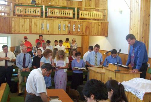 Dwight-Reading-Scripture-Campina-2004