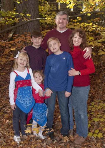 Family-Fall-Standing-Good-Riverside-Park-11-2016